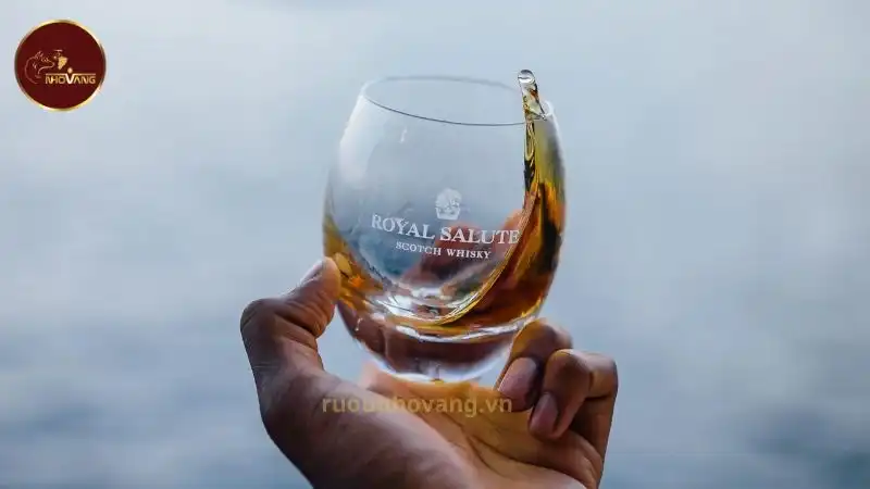 royal-salute-scotch-whisky-chivas-brothers